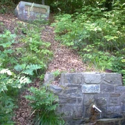 An dieser Quelle kommen wir vorbei.