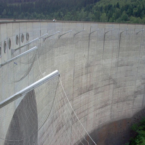 Die Ausmaße der Okertalsperre-Staumauer sind beachtlich.