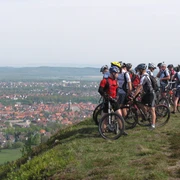 Mountainbike-Gruppe mit Blick auf Goslar