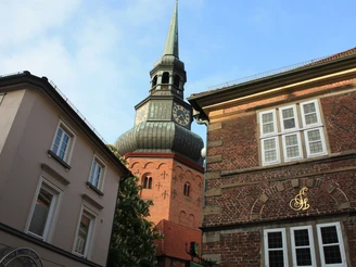 Turm der St Cosmae et Damiani Kirche