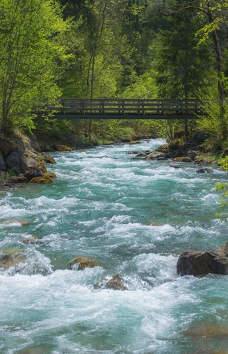 Eine der elf Brücken entlang des Talwanderwegs