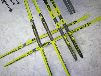 Les skis de fond prêts à l'emploi
