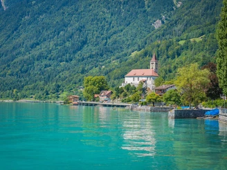 brienz-gefuehrter-dorfrundgang-brienzersee-sommer