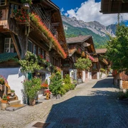 brienz-gefuehrter-dorfrundgang-holzchalet