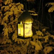 Scheebedekte Laterne auf dem Weihnachtsweg Heiligenschwendi