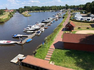 Hafen Barßel mit Kanuanleger im Vordergrund