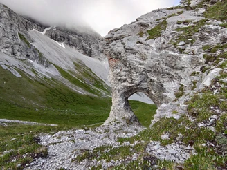 Imposant trou dans la roche à Scheidegg