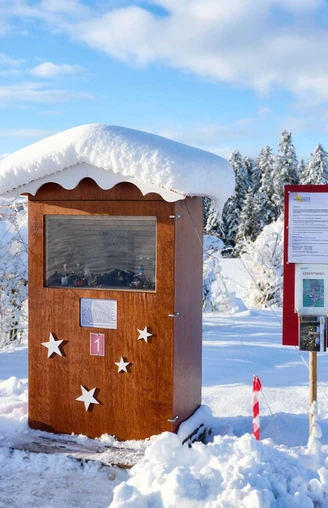 Adventsweg Höchmatt, Schaukasten mit Szenenbild