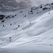 On the winter hiking trail from Männlichen to Kleine Scheidegg.