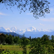Vue sur les Alpes en chemin vers Thun.