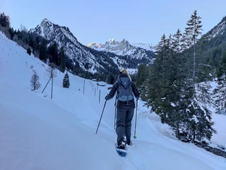 Unterwegs auf dem Schneeschuhtrail Grimmialp