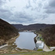 Blick vom Damm der Odertalsperrezum Bismarckturm