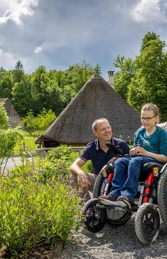 En déplacement avec le fauteuil roulant électrique JST-Mountain Drive sur le parcours Ballenberg «a la Cart»