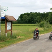 Emsland-Route - Norbert Feislachen und Walter Teckert fahren auf der Handbiker-Route