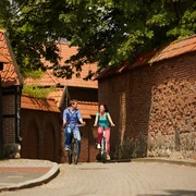 Radler auf dem Nonnenwall (beim Berentzen-Hof) in Haselünne