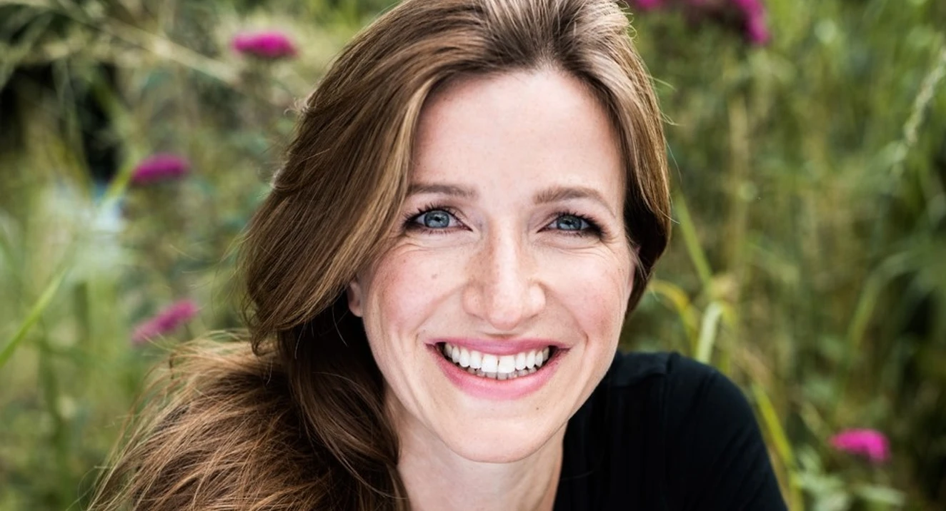 Portrait Sie sagt. Er sagt Maja Mueller