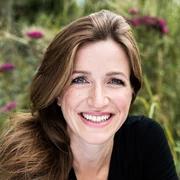 Portrait Sie sagt. Er sagt Maja Mueller