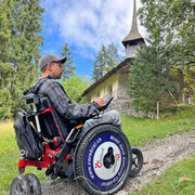 Mit dem Mountain Drive-Rollstuhl hoch zur Kapelle Schwenden