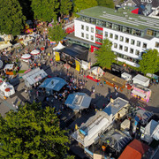 bad-zwischenahner-woche-marktplatz-rathaus-von-oben.jpg
