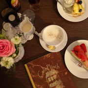 Kaffee und Kuchen im Café Plüsch
