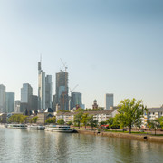 Frankfurt_Skyline Aussichtspunkt Alte Brücke_1040416_©#visitfrankfurt_Isabela_Pacini.jpg