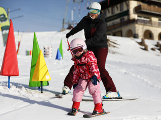 Gross und klein freuen sich aufs Ski fahren