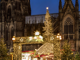 Weihnachtsmarkt-am-Dom-KoelnTourismus-Seelbach_7014.jpg