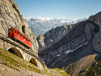 Steilste Zahnradbahn der Welt von Alpnachstad nach Pilatus Kulm