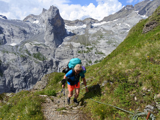 Der Aufstieg zur Hüfihütte führt durch eine wilde Bergwelt