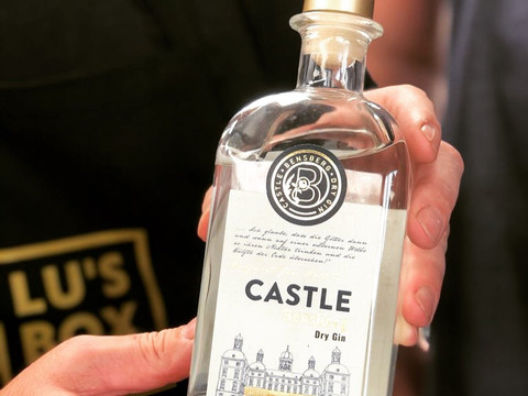 Lu´s Box Castle Gin.jpg