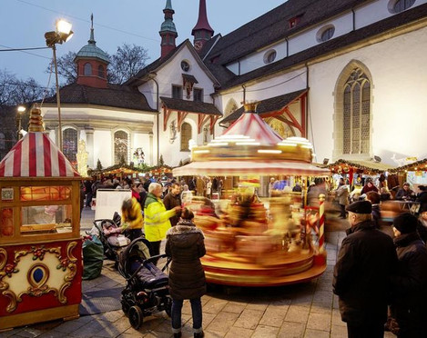 Weihnachten_Weihnachtsmarkt_Franziskanerplatz_3_4280a5a92f.jpg