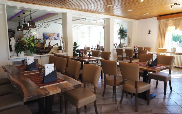 Innenraum Restaurant Santorini.JPG