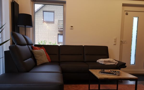 Moderne Couch zum Wohlfühlen in der Ferienwohnung Lieblingsort am Moor