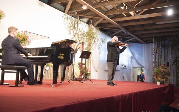 Arian Rusnak am Piano & Wasilij Rusnak mit seiner Violine