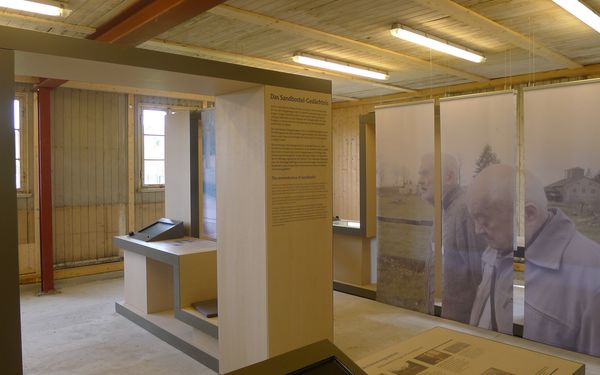 Eine Dauerausstellung informiert über die Gedenkstätte Lager Sandbostel