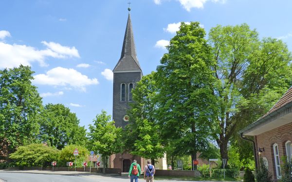 Rückweg zur St.Lambertus-Kirche in Kirchtimke