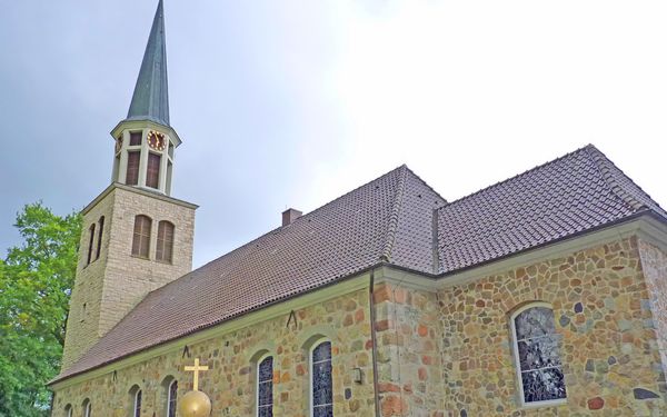 Auch durch Elsdorf mit Kirche geht die Radroute