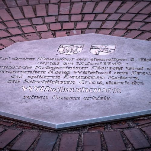 Gedenktafel zur Namensgebung der Stadt Wilhelmshaven