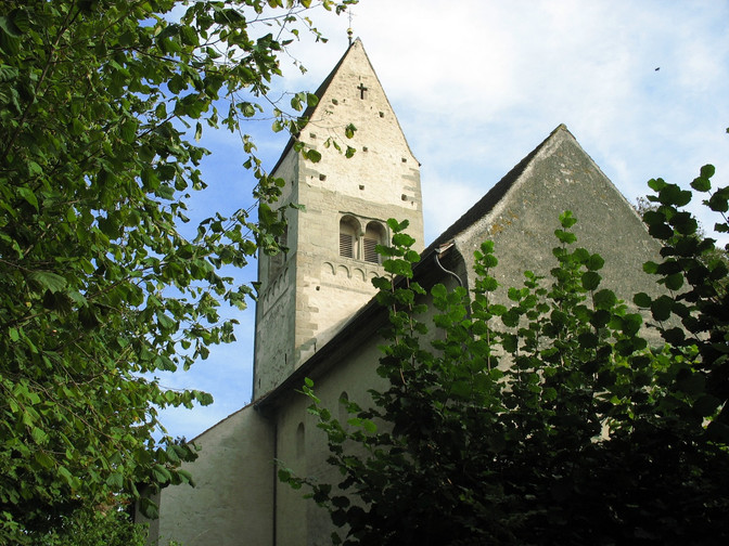 Auf der Insel Ufenau befinden sich zwei mittelalterliche Kirchen.