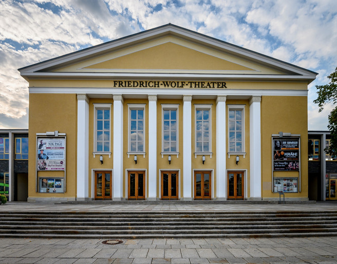 Friedrich-Wolf-Theater außen