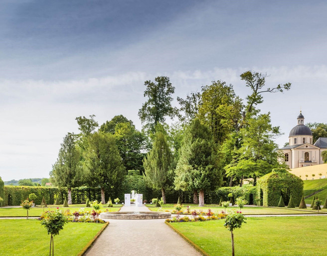 Blick auf den rekonstruierten Barockgarten von der Orangerie aus