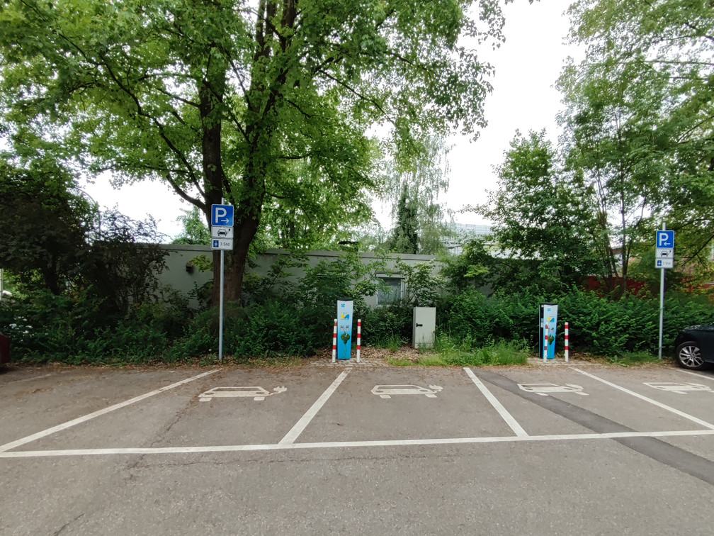 E-Ladestation-Parkplatz-Realschule