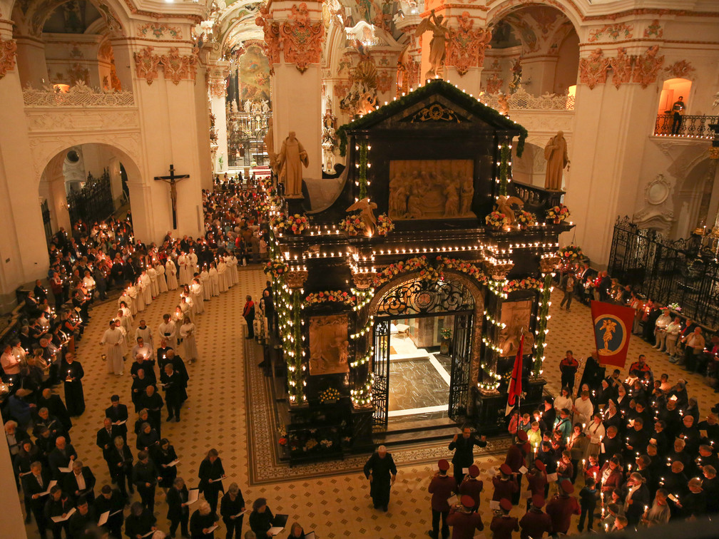 6 Die Prozession zur Gnadenkapelle