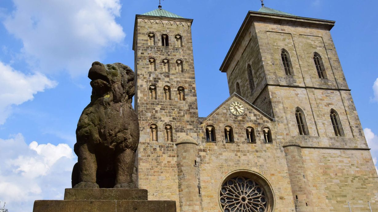 Der sagenhafte Löwenpudel vor dem Osnabrücker Dom