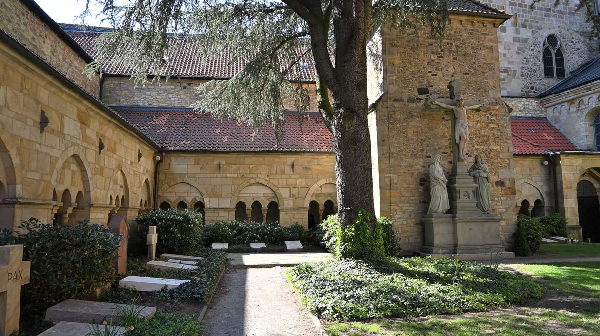 St. Peter's in Osnabrück - Cathedral Cloister 