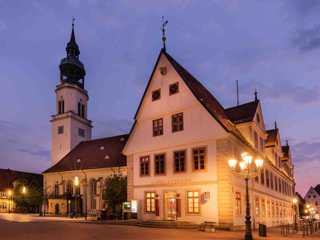 Bild vergrößern: Altes Rathaus in Celle am Abend