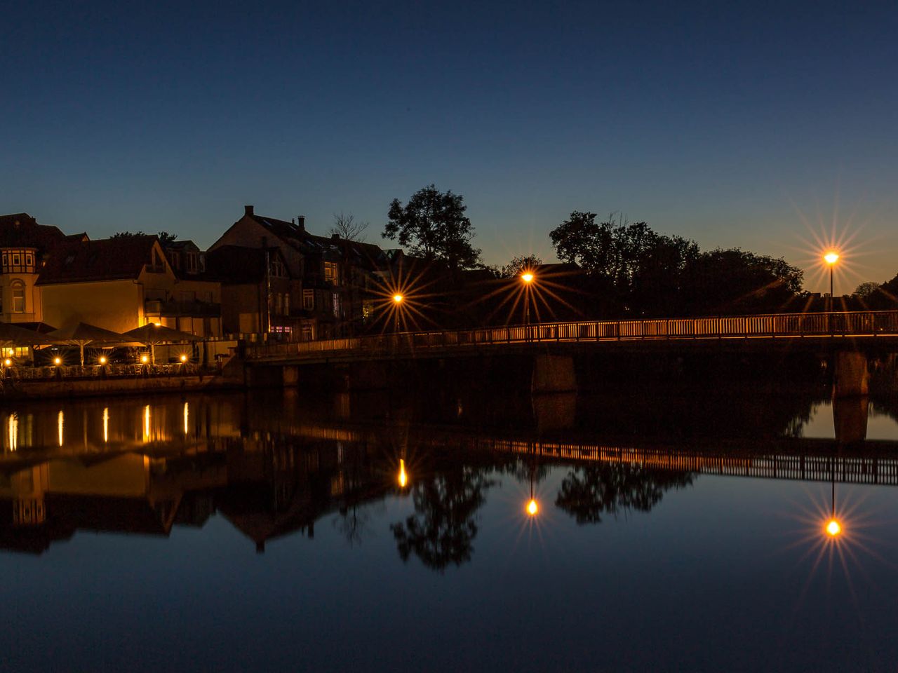 Bild vergrößern: Pfennigbrücke in Celle bei Nacht