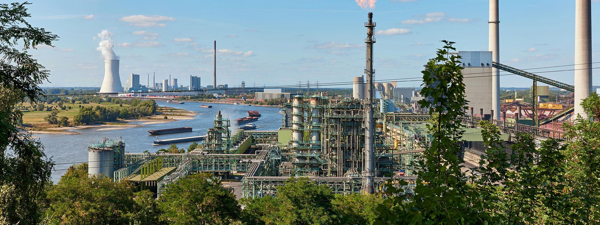 Blick auf den Rhein und die Kokerei Schwelgern, Duisburg
