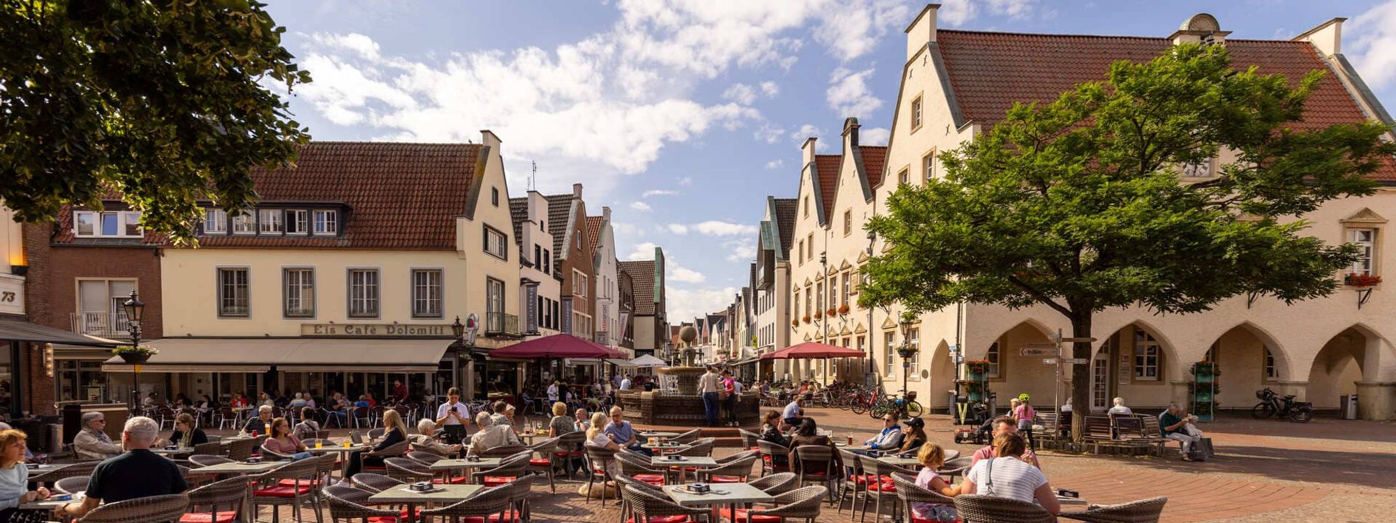 Besucher finden Info in der Stadtagentur am Marktplatz von Haltern am See