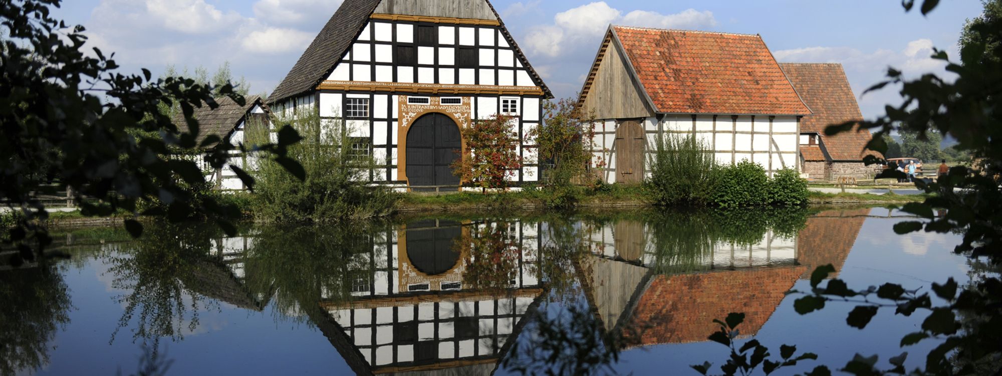 Der Dorfteich des LWL-Freilichtmuseums Detmold.